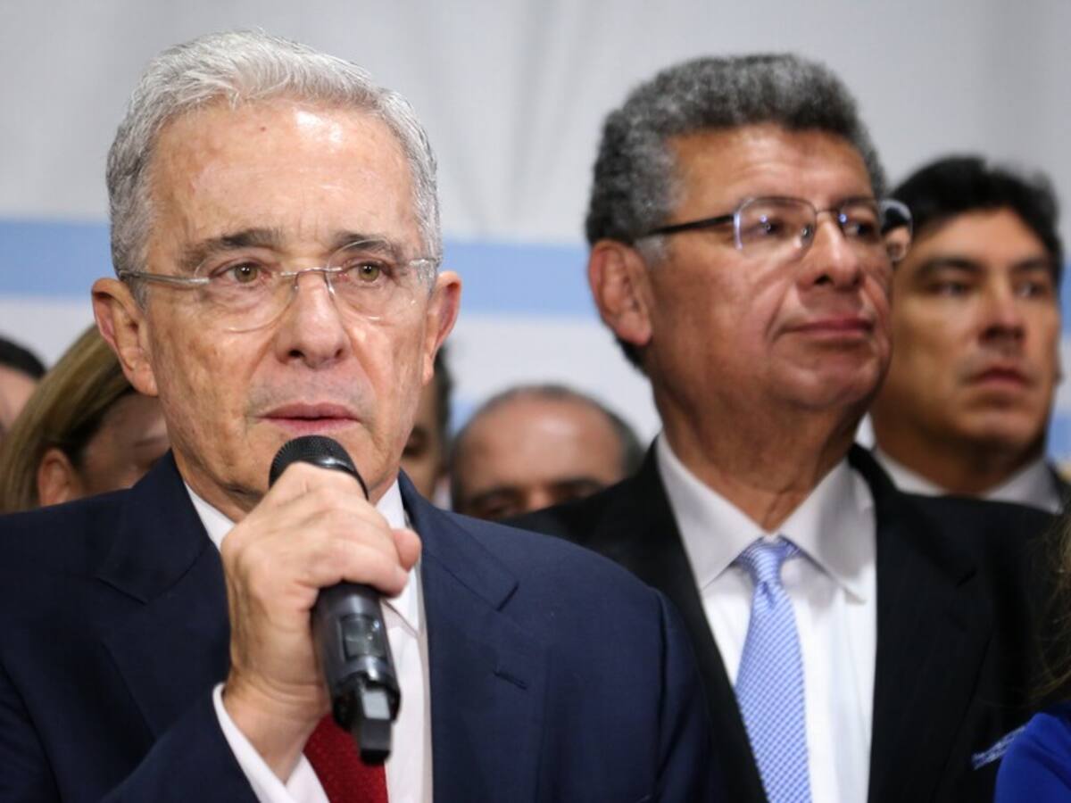 Al Oído: ¡Uribe no se defienda!, lo que unos pocos esperan