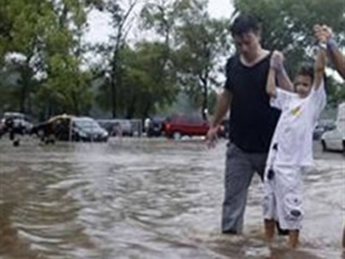 Llegan ayudas para los damnificados de las inundaciones en Florencia