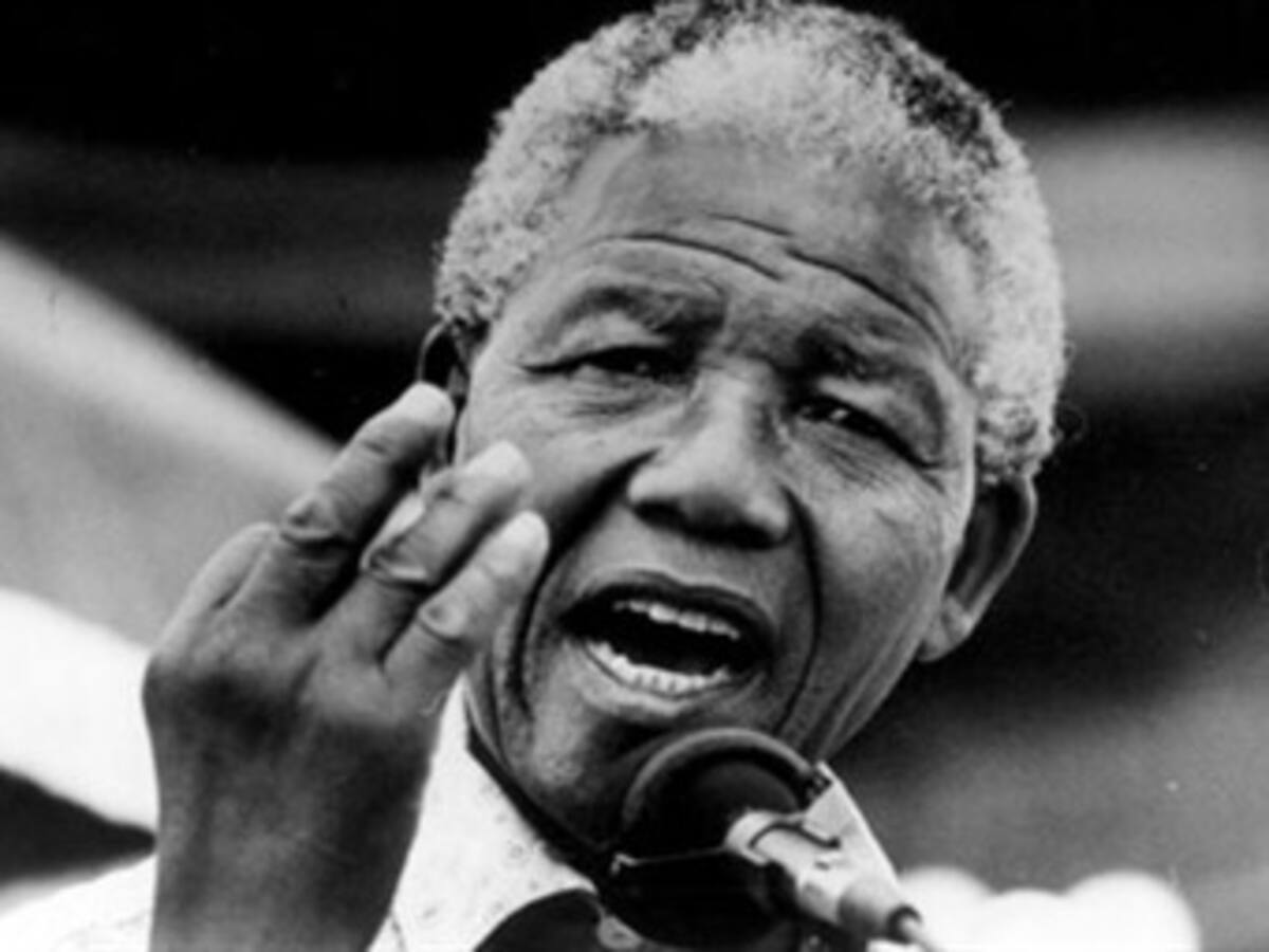 Mandela sigue mejorando tras dos semanas en el hospital