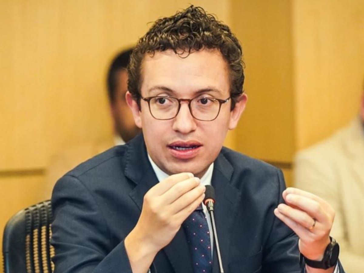 Prohibición de parrillero hombre mejoró seguridad en Bogotá: Secretario