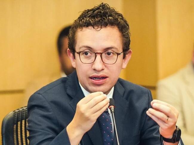 Prohibición de parrillero hombre mejoró seguridad en Bogotá: Secretario