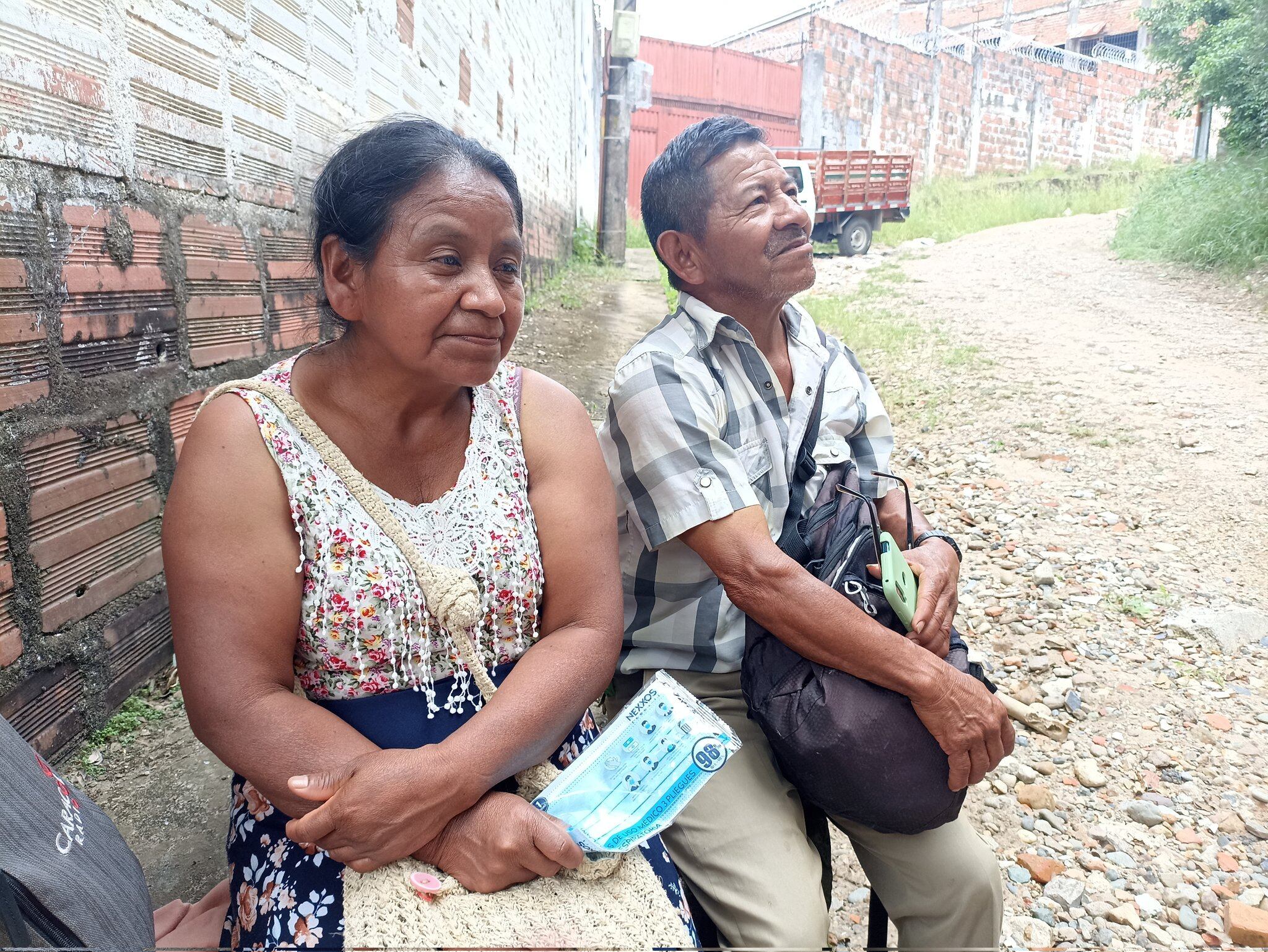 Los familiares esperan que los cuerpos sean entregados para darles cristiana sepultura.