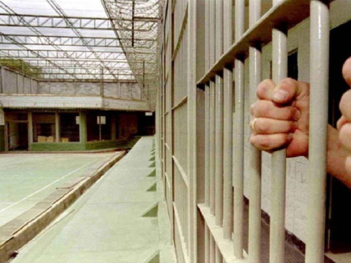 La Fiscalía Caldas lo acusó por ser el posible abusador de su hijastra