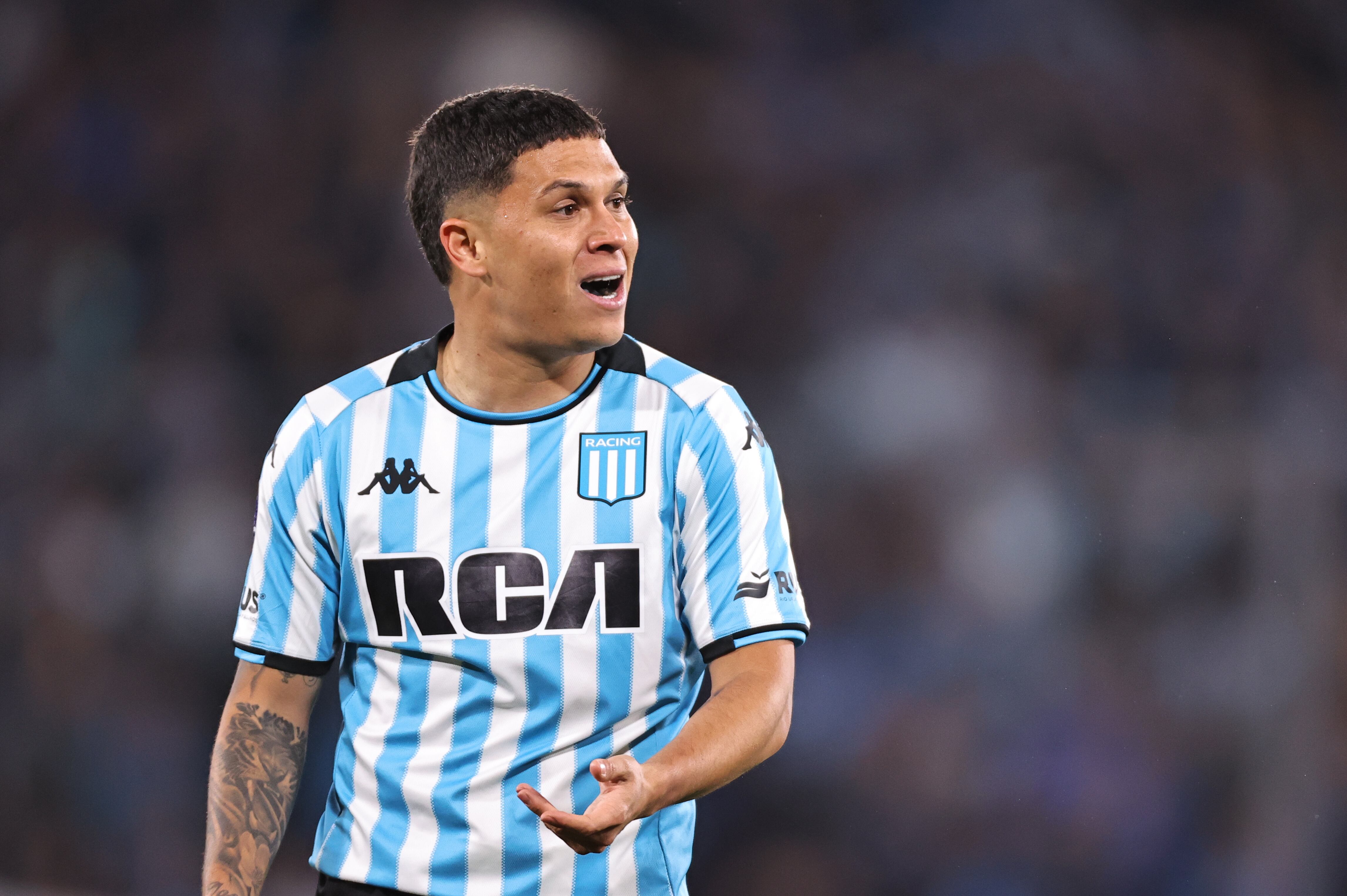 Juan Fernando Quintero jugando con Racing (Argentina). EFE/ Juan Ignacio Roncoroni