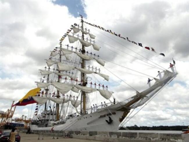 Buque "Gloria" de la Armada Nacional. Foto: EFE.
