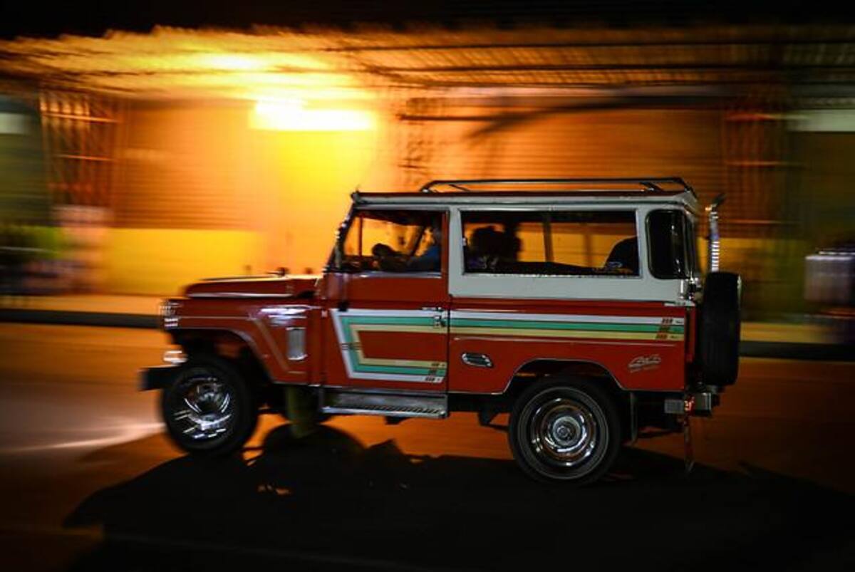 Tienen 42 años de historia, 1.381 accionistas y se inician las labores desde las 2:00 am. Cuenta con 57 bodegas, hay 6.500 comerciantes mayoristas y minoristas y se movilizan 12.400 toneladas diarias de alimentos.