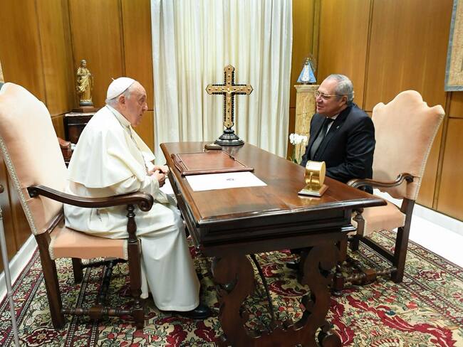 Papa Francisco recibió en audiencia privada al presidente del Congreso, Iván Name