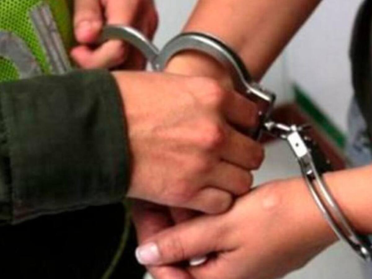 Capturan mujer con dosis de base de coca al interior de colegio en Pereira