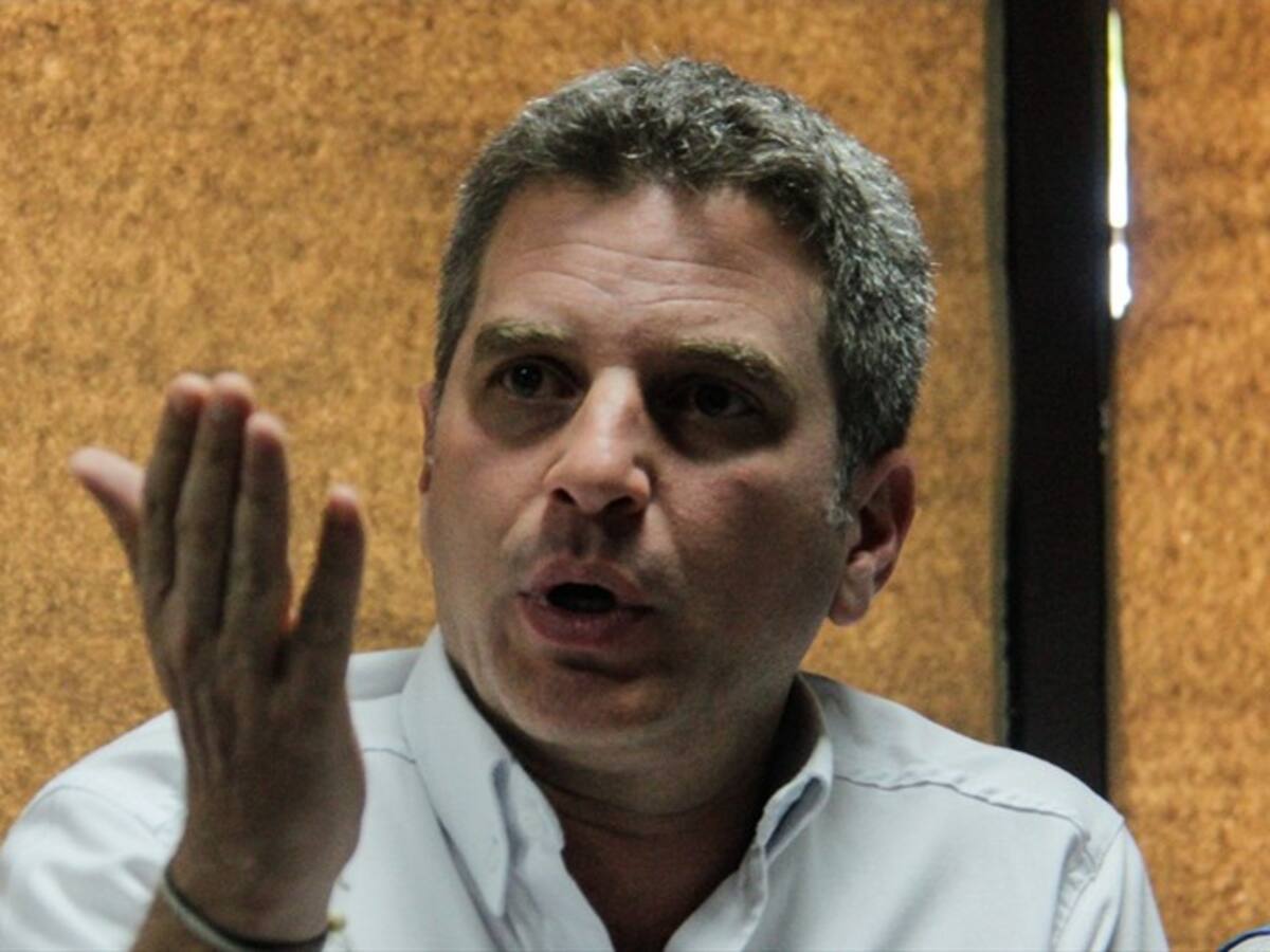 El consejero Carlos Correa, investigado por corrupción, regresó a la Casa de Nariño
