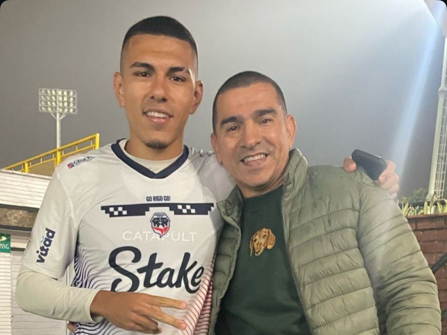 Víctor Hugo Aristizábal junto a su hijo Emilio / Instagram: aristigol09.