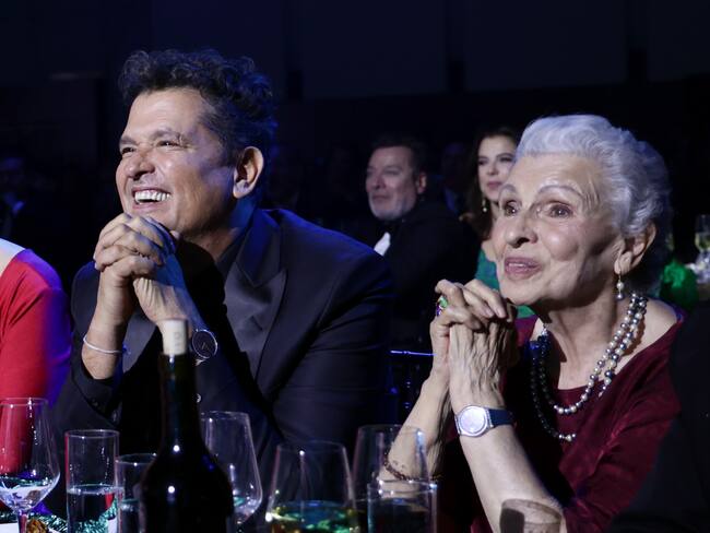 Nos llena de orgullo: la emotiva reacción de mamá de Carlos Vives, elegido Persona del Año