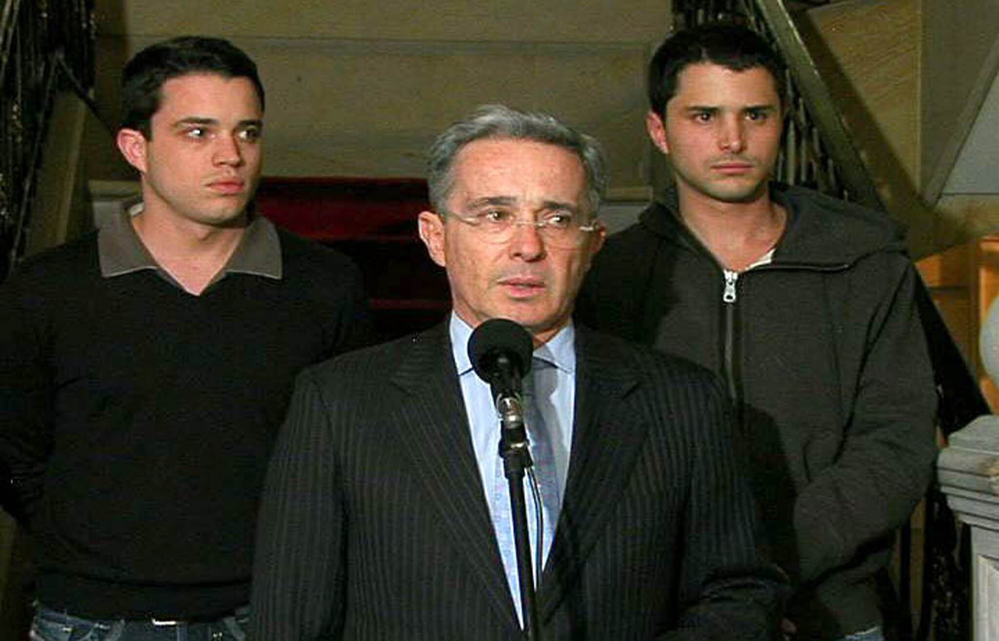 EXPRESIDENTE ALVARO URIBE, CON SUS HIJOS TOMÁS Y JERÓNIMO URIBE (COLPRENSA- CASA DE NARIÑO).
