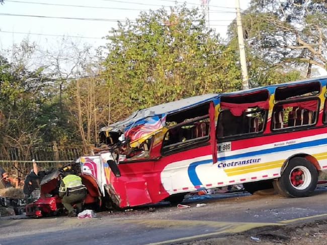 Un muerto y 17 heridos en accidente de tránsito entre Turbaco y Cartagena