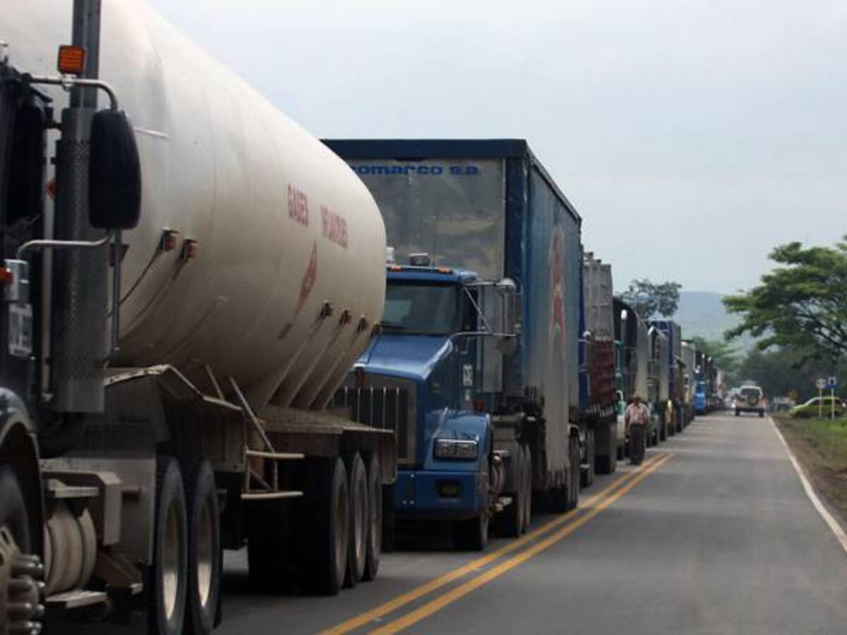 Gobierno levanta la restricción para vehículos de carga en el puente festivo