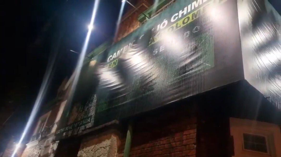 Vandalizaron sede de campaña de Katherine Miranda, candidata al Senado, en Bogotá. Foto: Video redes sociales.