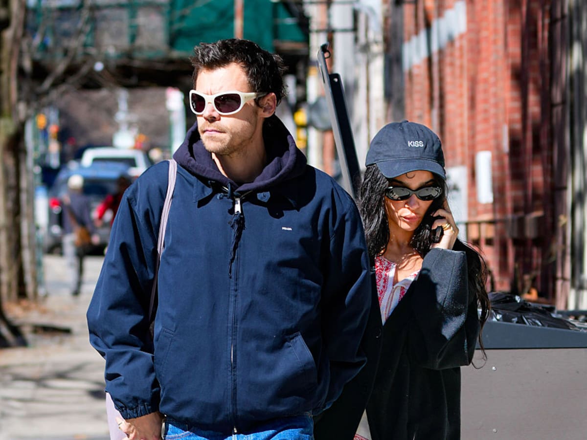 El cantautor inglés Harry Styles se compromete con la actriz Zoë Kravitz tras ocho meses de noviazgo