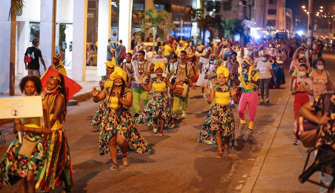 Hubo una exitosa exhibición de grupos folclóricos y comparsas ganadoras de la convocatoria de "Somos tradición Festiva"