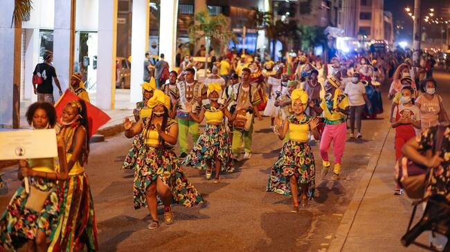 Hubo una exitosa exhibición de grupos folclóricos y comparsas ganadoras de la convocatoria de "Somos tradición Festiva"