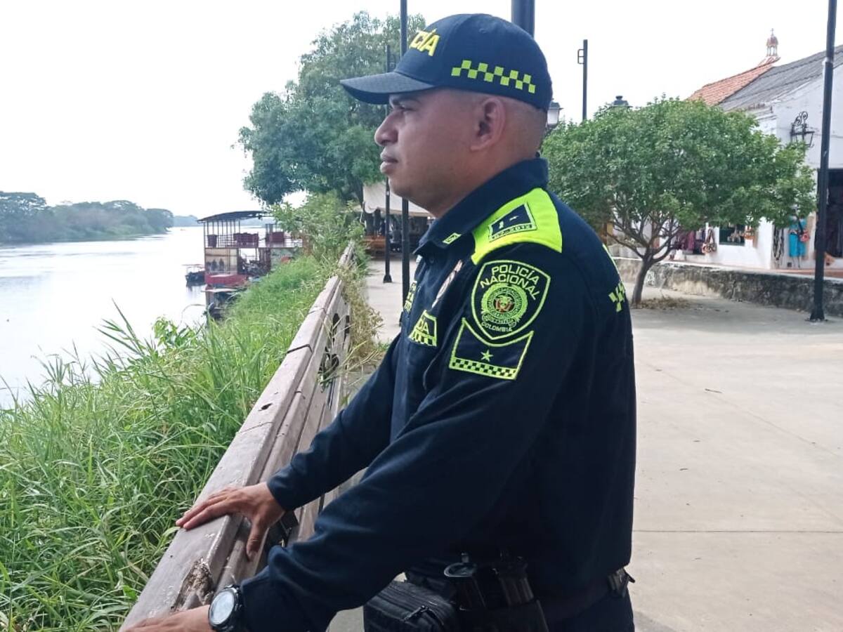 El premio a un policía que arriesgó su vida por salvar a una familia de un incendio