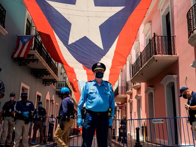 Policía en Puerto Rico.
(FOTO: RICARDO ARDUENGO/AFP via Getty Images)