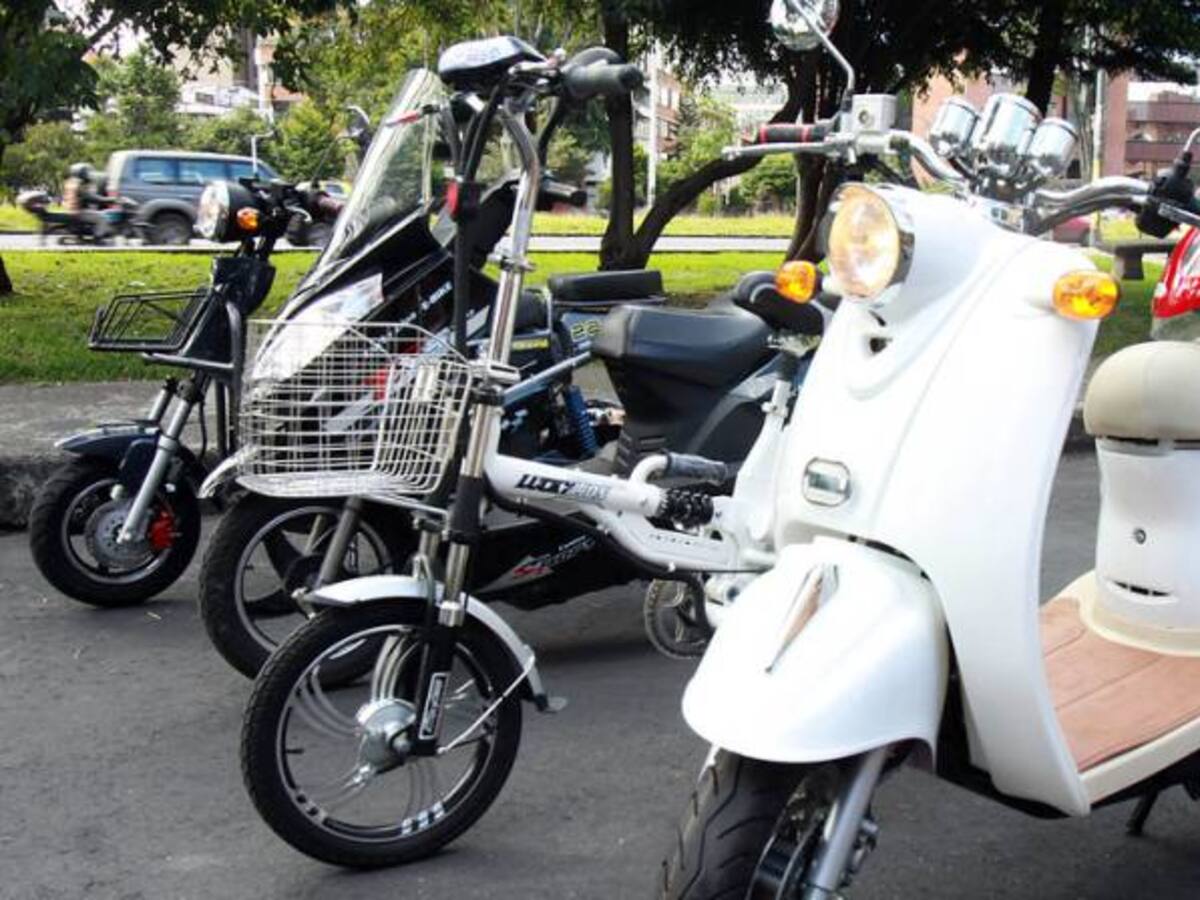 Abandonadas están 64 motos eléctricas para la Policía que compró administración Petro