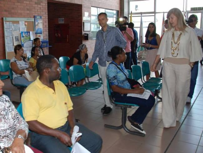 Gobernadora del Valle inspección obras en el Hospital Isaías Duarte Cancino