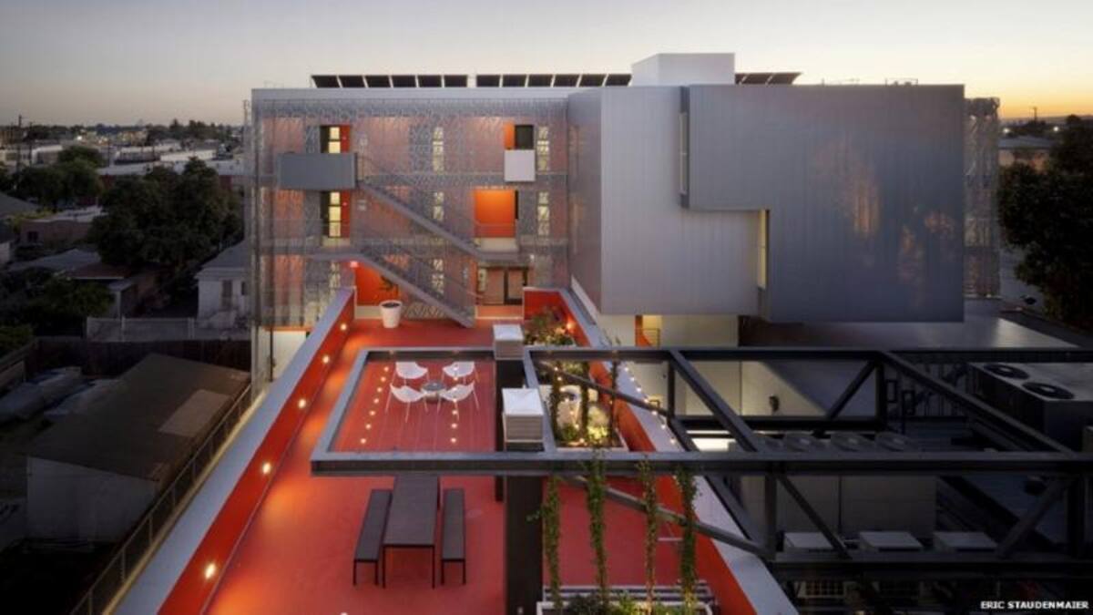 Los participantes concursaron en una variedad de categorías, que abarcan edificios ya construidos, proyectos de paisaje y proyectos para el futuro. El primer lugar de la categoría de Vivienda fue para los 28th Street Apartments, nuevas viviendas en un terreno pequeño en el sur de Los Ángeles, diseñadas por el estudio Koning Eizenberg Architecture.