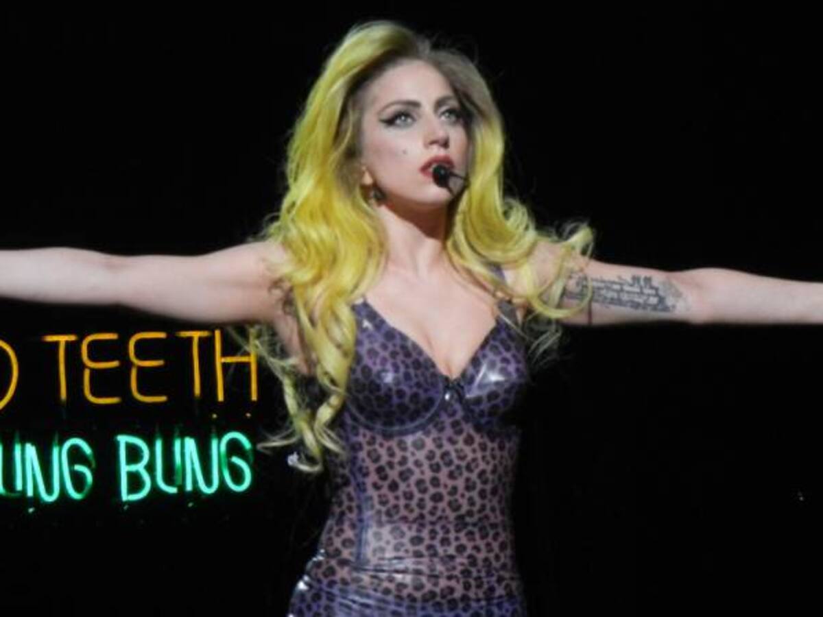 Lady Gaga protesta por el resultado electoral enfrente de la Torre Trump