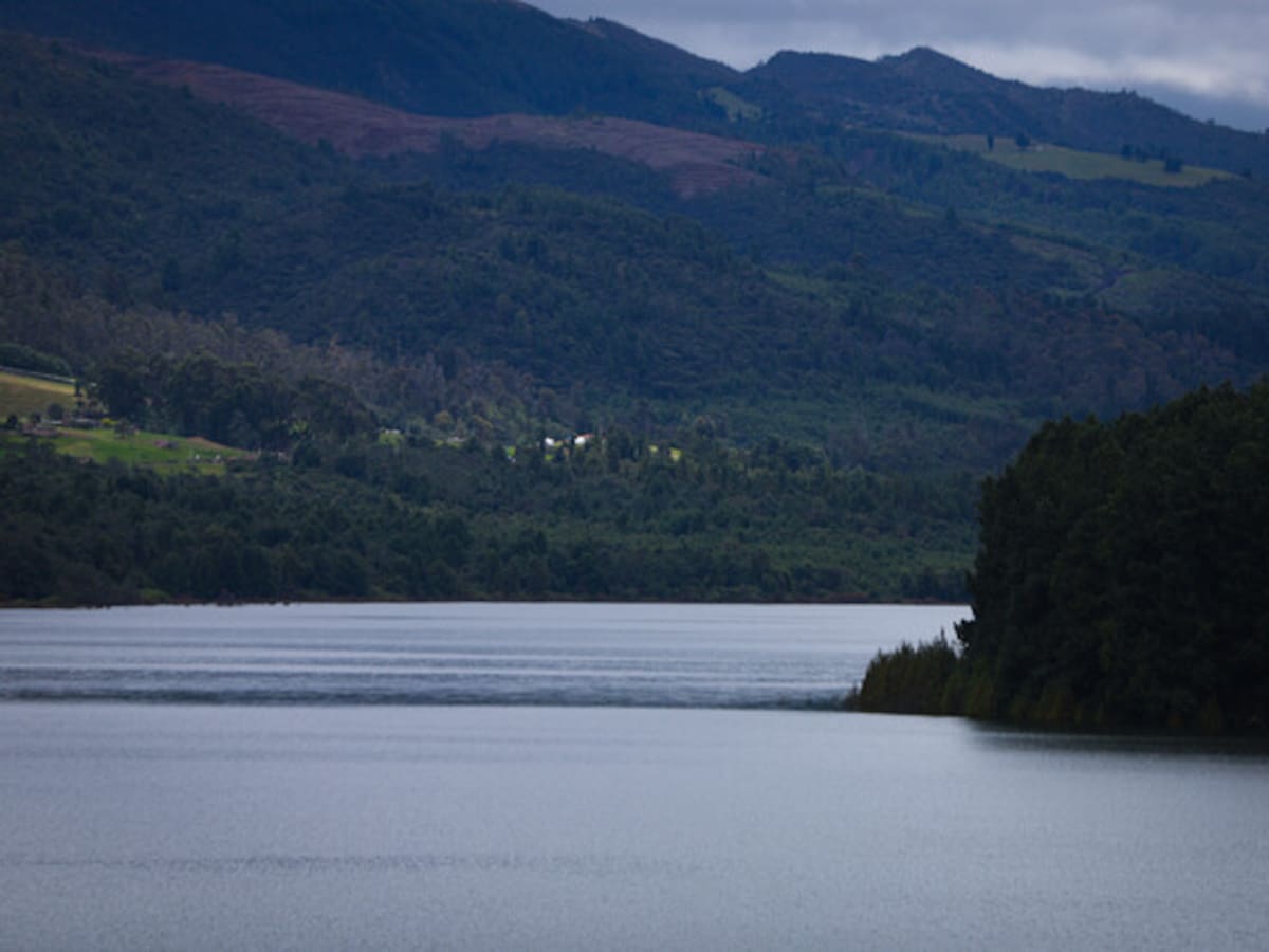 Detectan vertimientos ilegales de dos restaurantes sobre el río Neusa