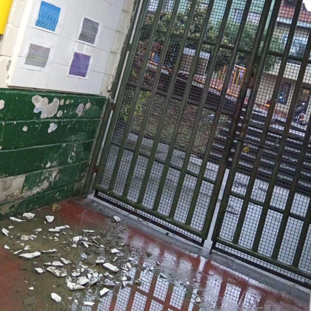 En colegio de San Antonio de Prado no hay clase porque con la lluvia se está desmoronando