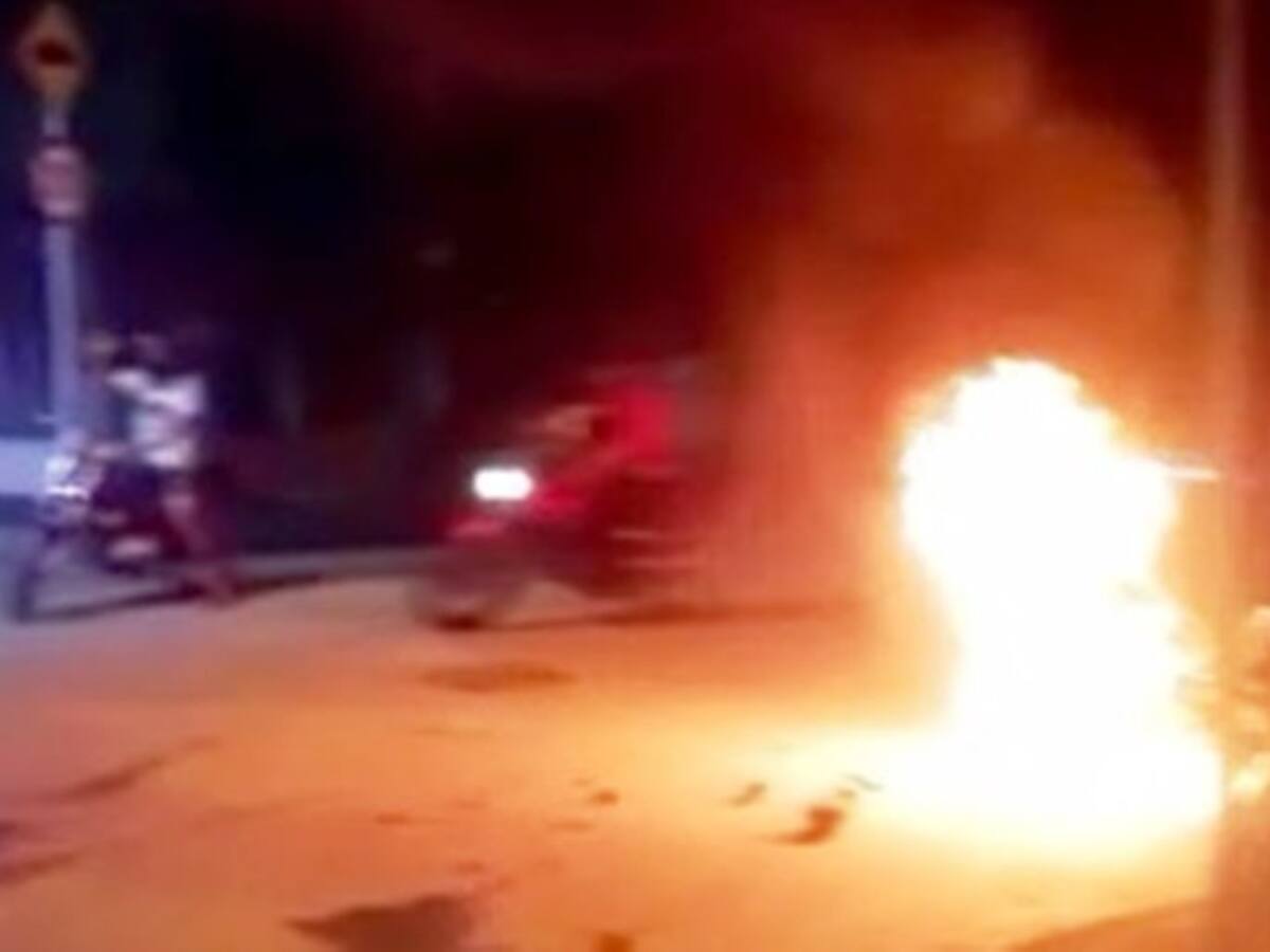 Queman moto de supuestos asaltantes en el sur de Cartagena