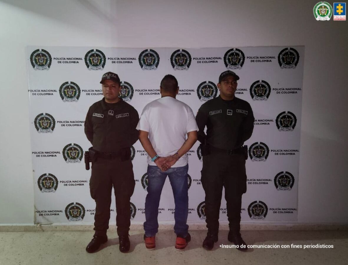 La Policía Nacional hizo efectiva la orden de captura en contra de Henao Noreña, en las instalaciones de la Fiscalía, en el momento en que terminaba su jornada laboral.