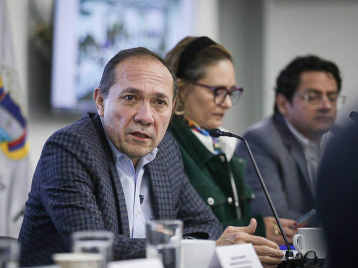 Las irregularidades que hicieron para hundir la consulta popular no serán suficientes: minTrabajo