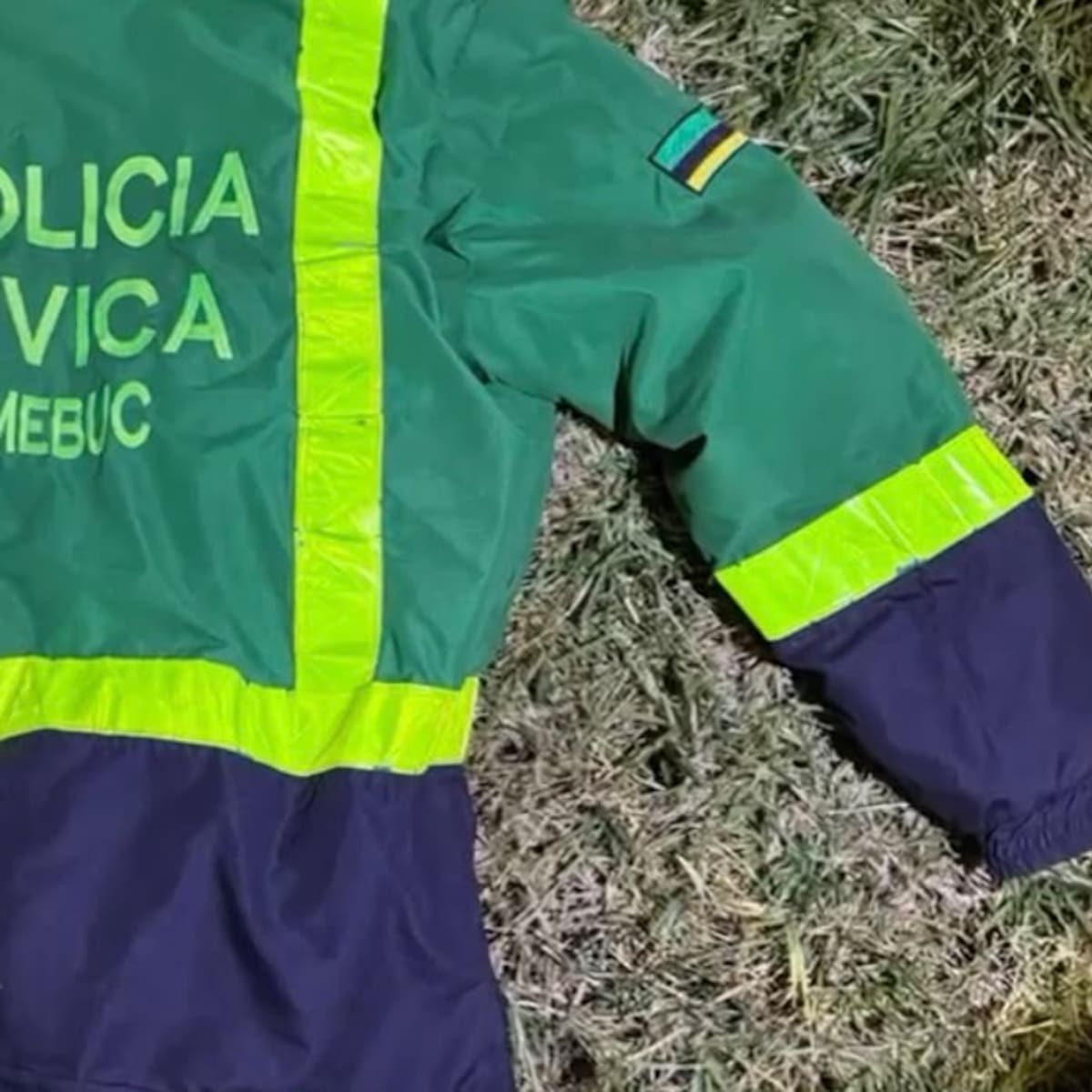 Delincuente se disfrazaba de policía cívico para robar en Bogotá: fue capturado en Transmilenio