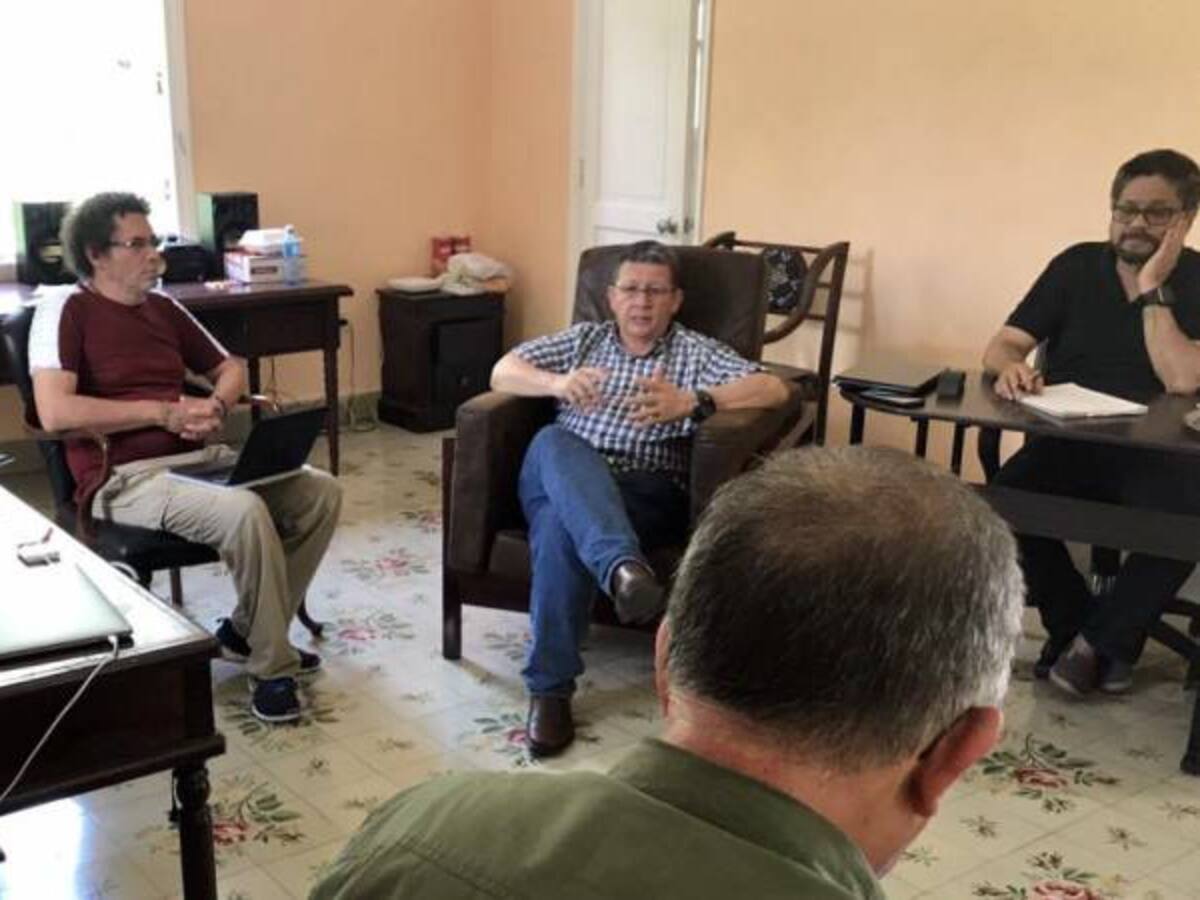 FARC ultiman detalles para la construcción de su partido político