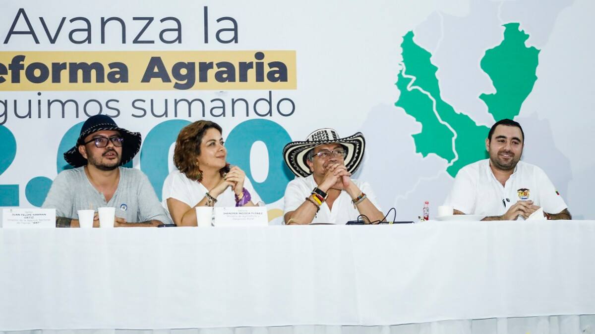 Presidente Petro lideró entrega 1.617 hectáreas de tierra a campesinos de Montes de María