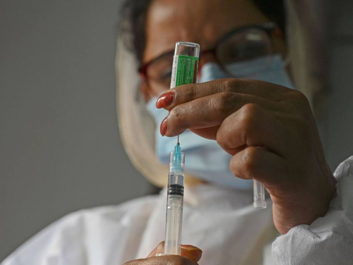 Citación no será obligatoria para dosis de refuerzo en mayores de 70 años