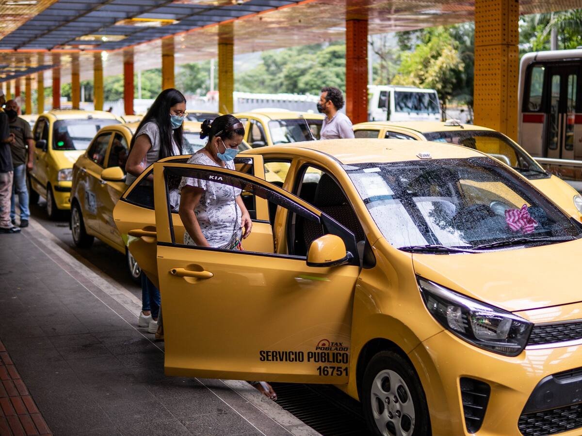 En $6.300 quedó la carrera mínima para taxis en Medellín
