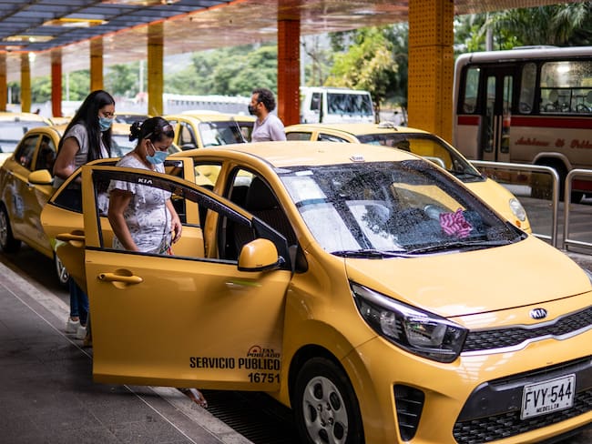 En $6.300 quedó la carrera mínima para taxis en Medellín