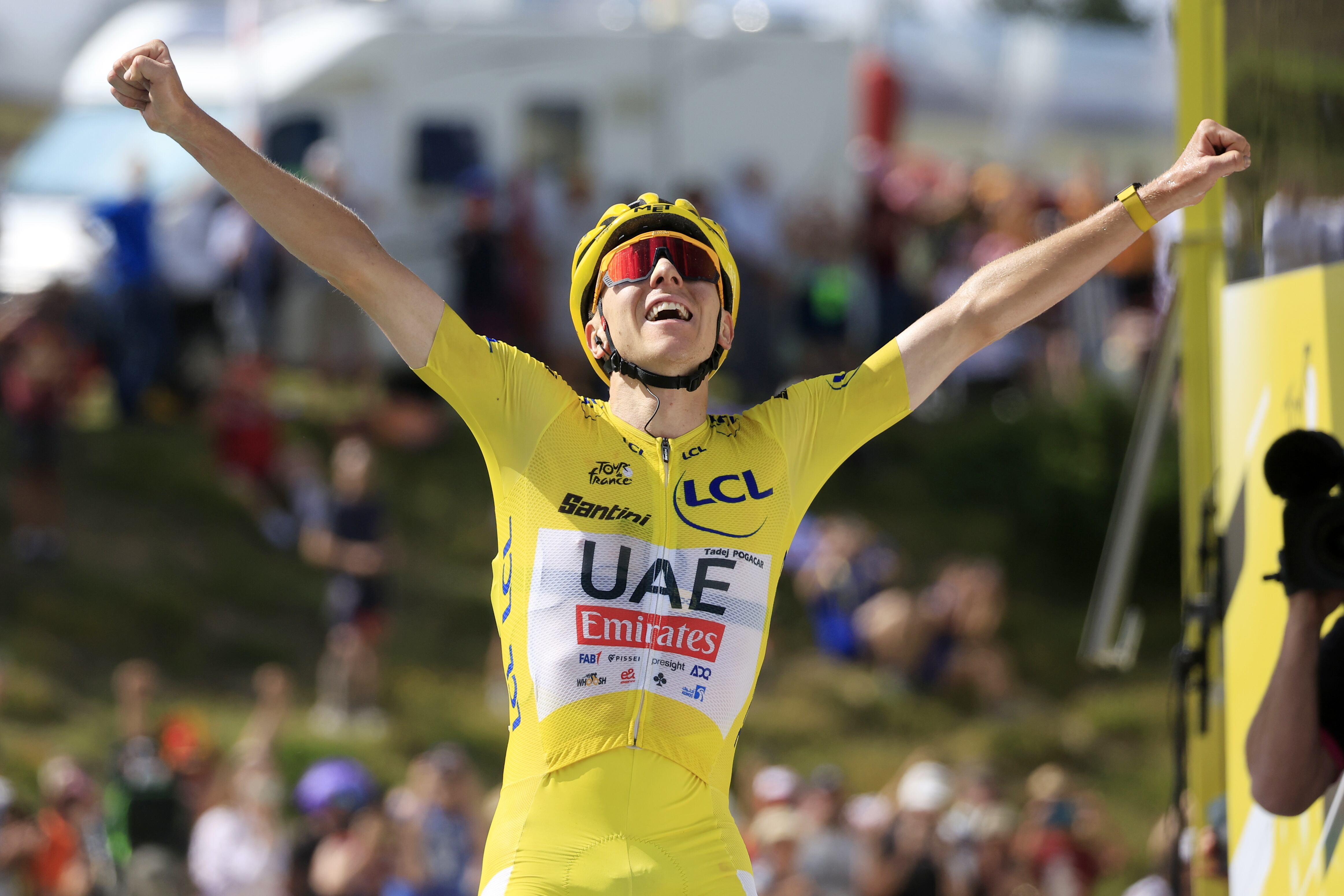 Plateau De Beille (France), 14/07/2024.-Pogacar se corona en el Plateau De Beille . (Ciclismo, Francia, Eslovenia) EFE/EPA/GUILLAUME HORCAJUELO