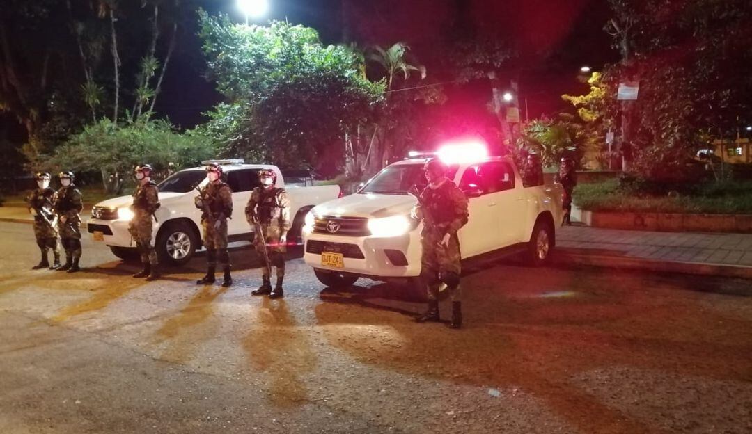 Patrullajes de los soldados del ejército en Armenia