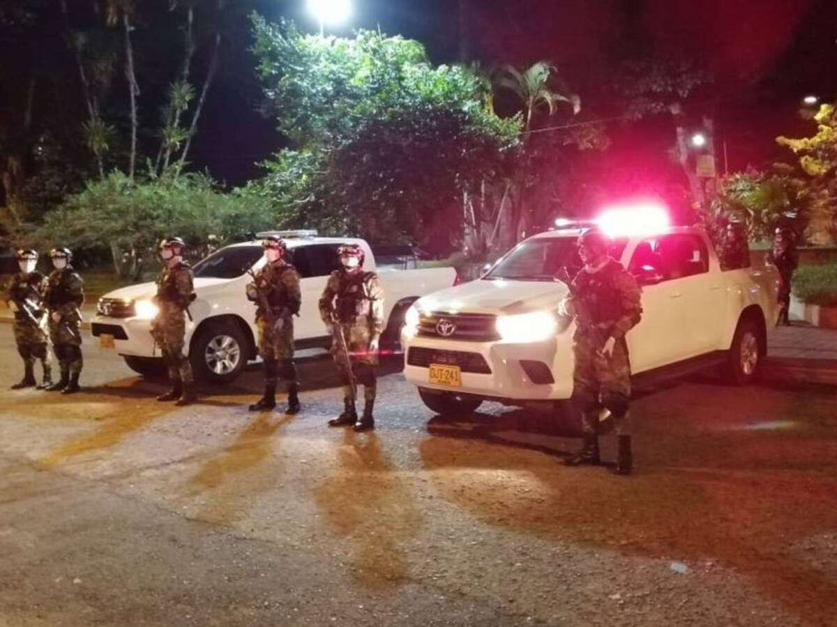 Aplausos entre comunidad y soldados de la Octava Brigada del ejército