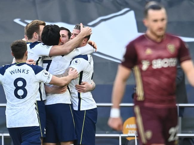 Los jugadores del Tottenham festejan una de las anotaciones ante el Leeds United.
