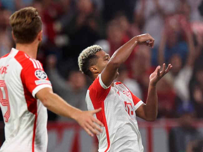 Munich (Germany), 20/09/2023.- Munich's Serge Gnabry celebrates after scoring the 2-0 lead during the UEFA Champions League group stage soccer match between FC Bayern Munich and Manchester United in Munich, Germany, 20 September 2023. (Liga de Campeones, Alemania) EFE/EPA/Anna Szilagyi