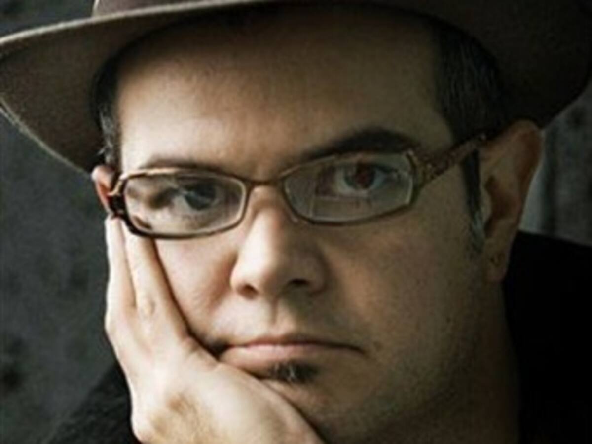 Encarcelan a hermano de Aleks Syntek por robar piezas de automóvil