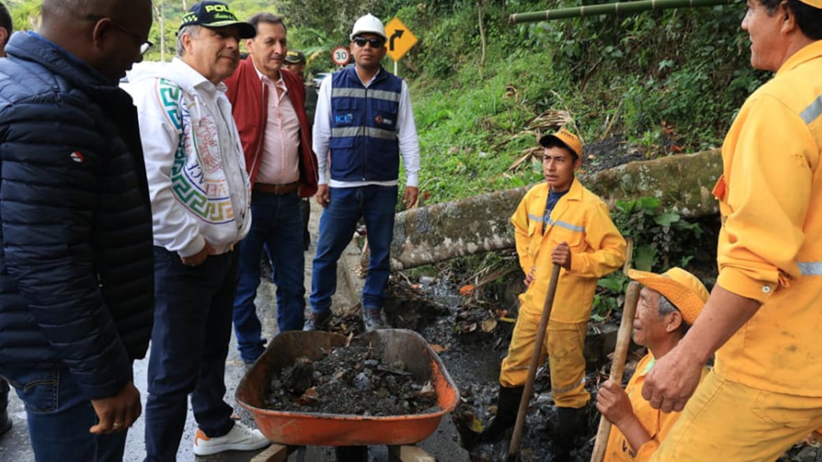 Campesinos esperan reapertura para tractomulas de la vía Panamericana