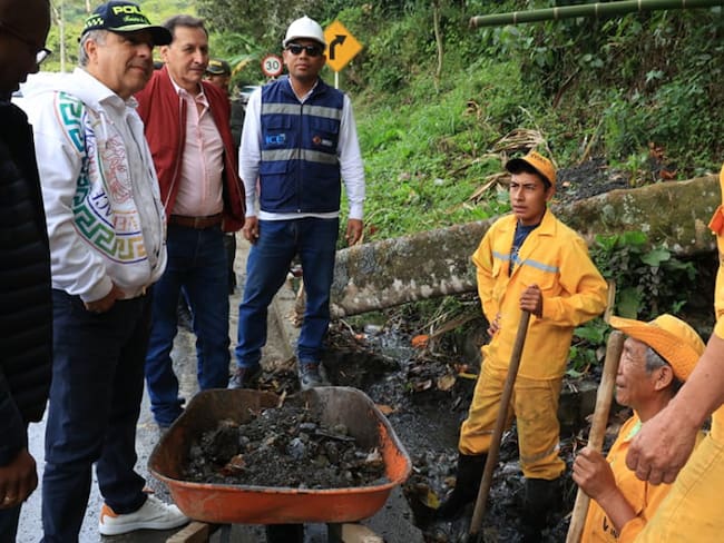 Campesinos esperan reapertura para tractomulas de la vía Panamericana