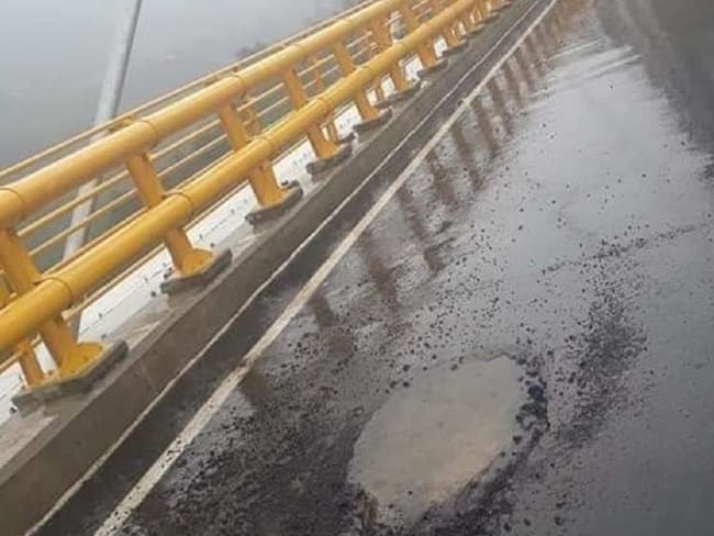 Denuncian deterioro en el pavimento del Puente Hisgaura