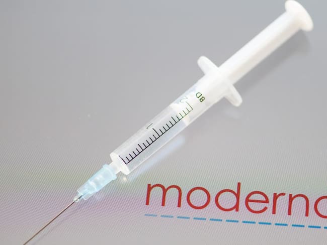 La FDA confirma seguridad y eficacia de vacuna de Moderna