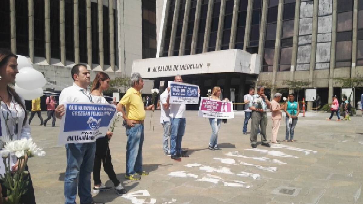 Los ciudadanos se sumaron a la iniciativa nacional #YoSoyYuliana para rechazar todo acto de violencia contra los niños.